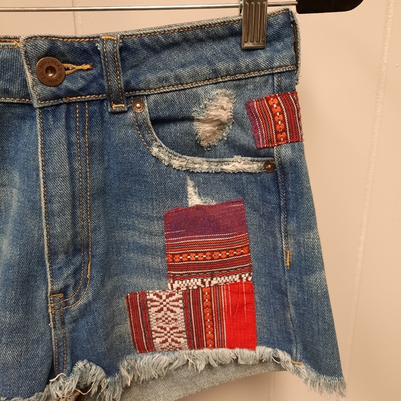 Bullhead Denim Cut Off Patchwork Shorts Size 3 - Picture 2 of 7
